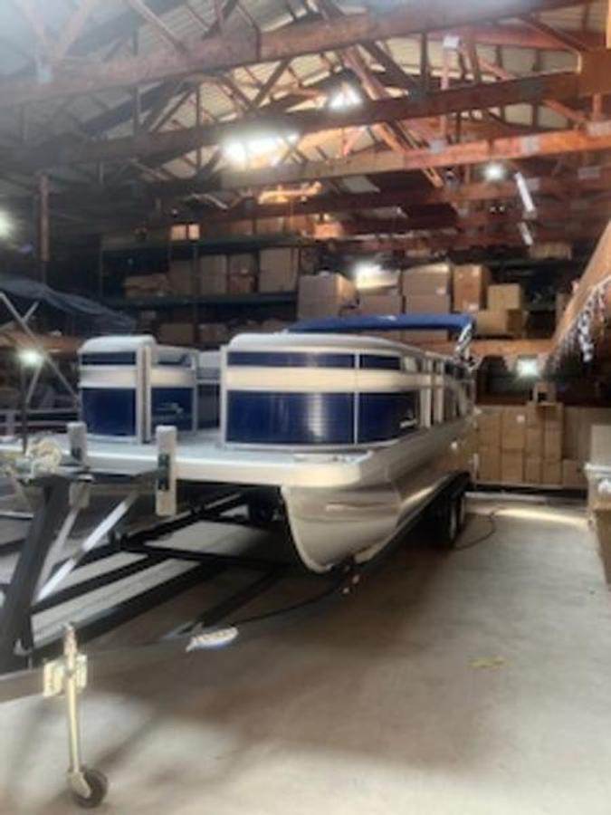 2023 Bennington 22 SXSB