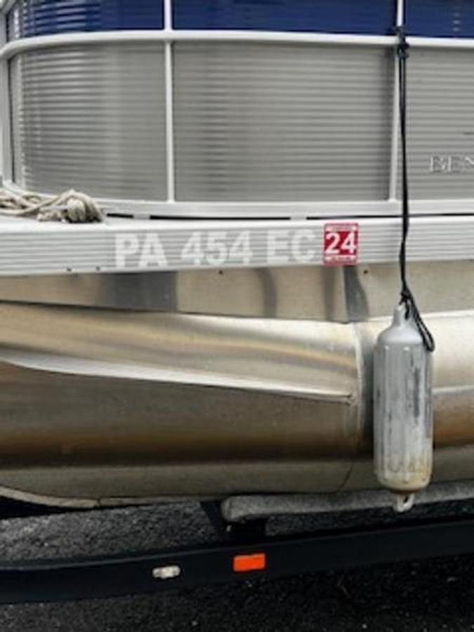 Used 2022 Bennington 22 SL (CONSIGNMENT) 11 ENGINE HOURS