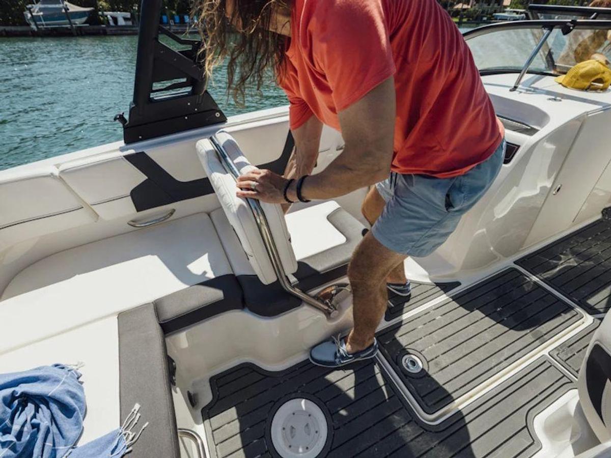 2026 Bayliner VR6 Outboard Base