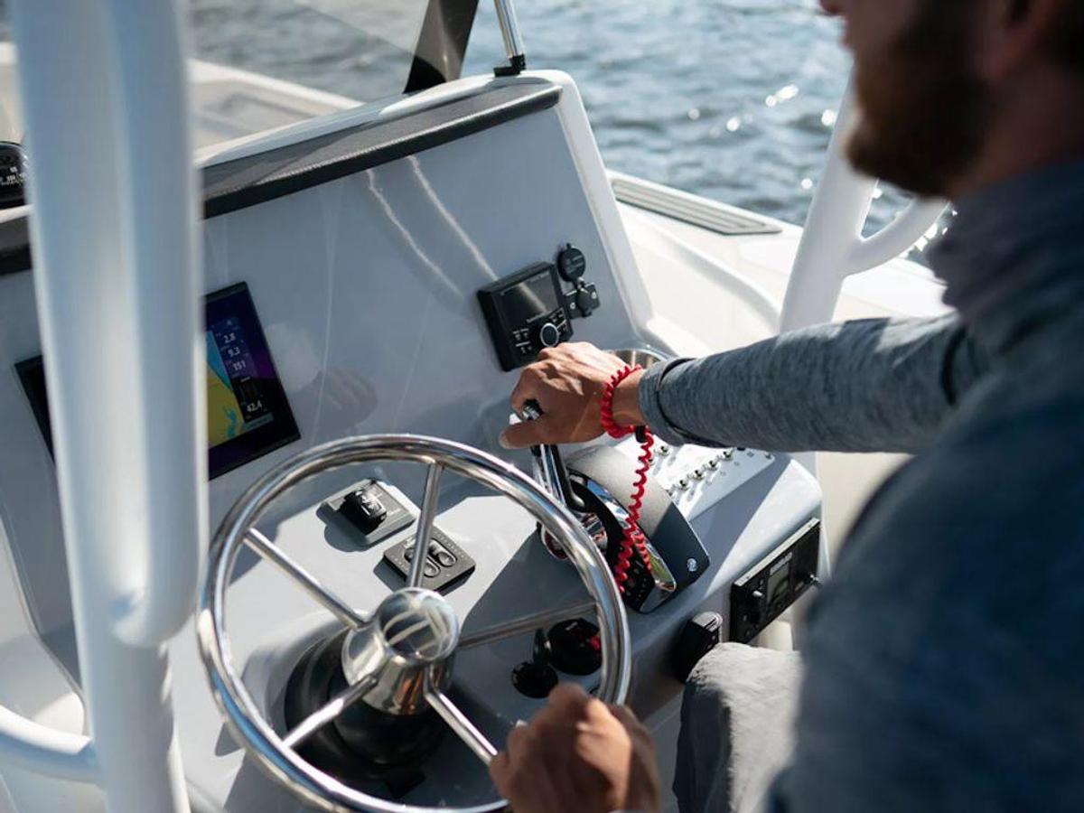 2025 Bayliner T24CC Base