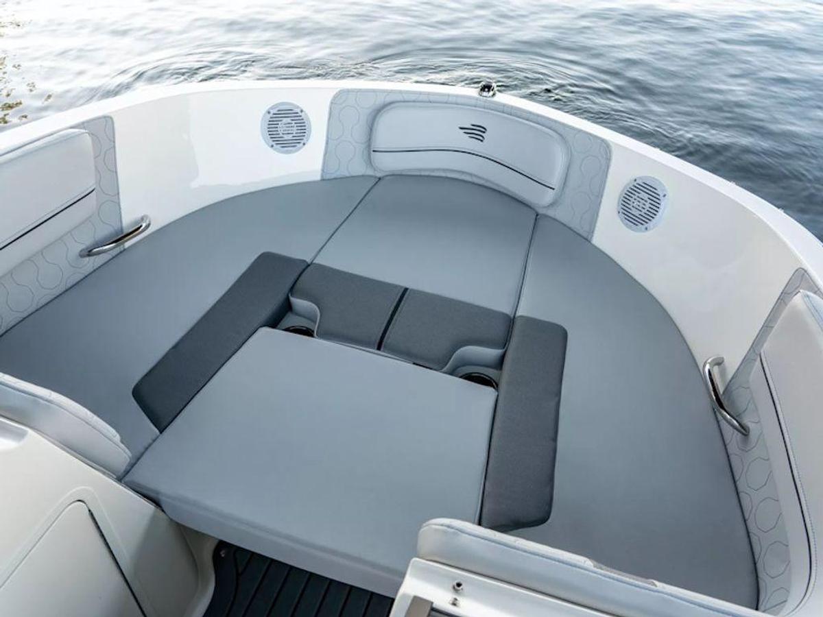 2025 Bayliner VR5 Bowrider Base