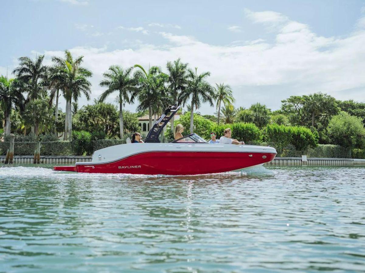2025 Bayliner DX2050 Base