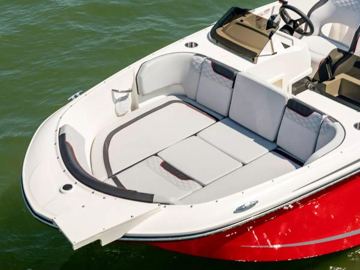 2025 Bayliner M19 Base