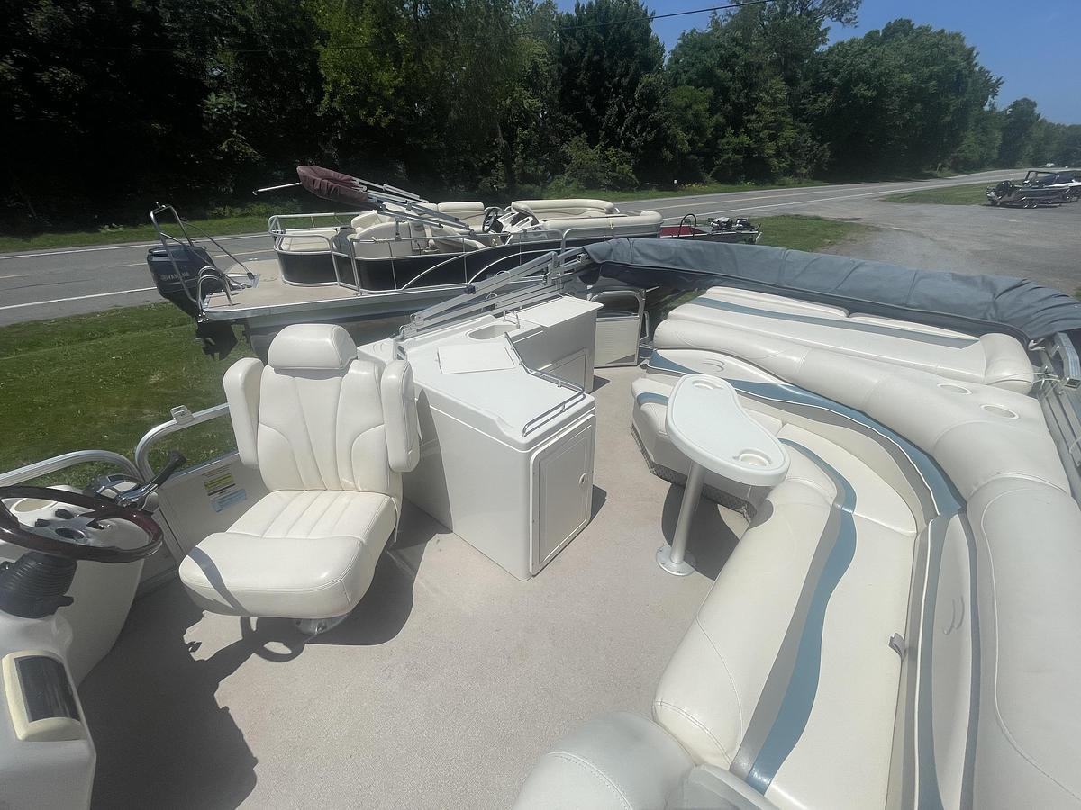 Used 2005 BENNINGTON 2575 RLX