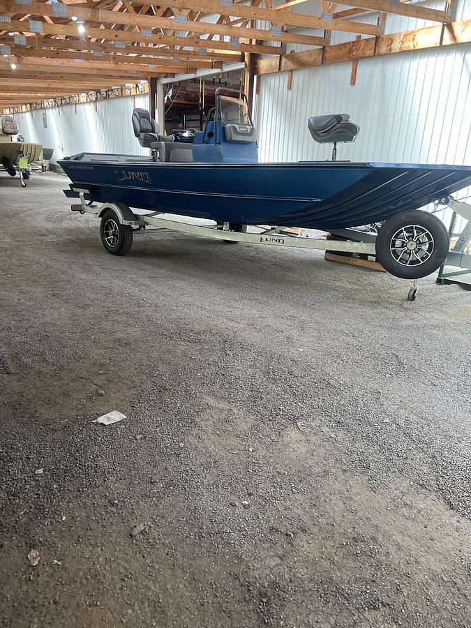 2026 Lund 1870 Predator CC