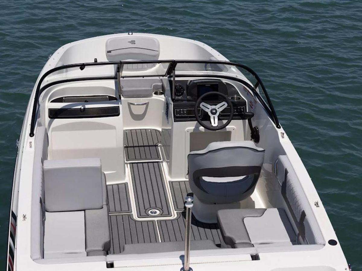 2025 Bayliner VR4 Bowrider - Outboard Base