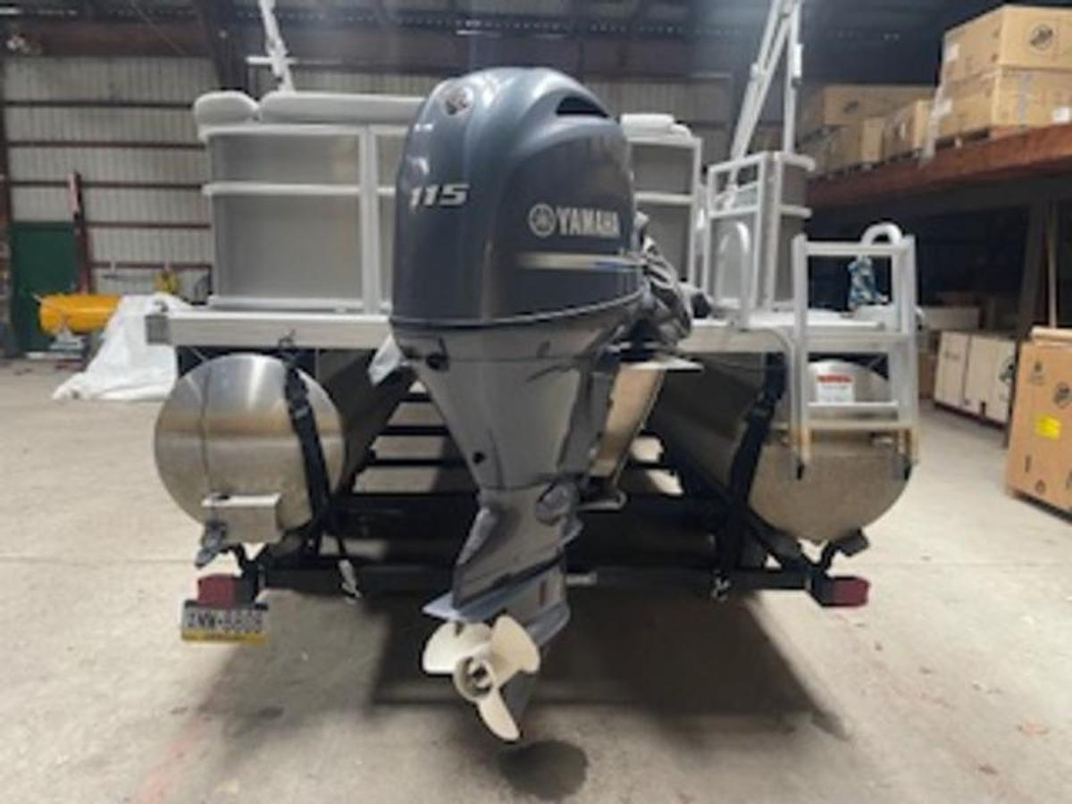 Used 2022 Bennington 22 SL (CONSIGNMENT) 11 ENGINE HOURS