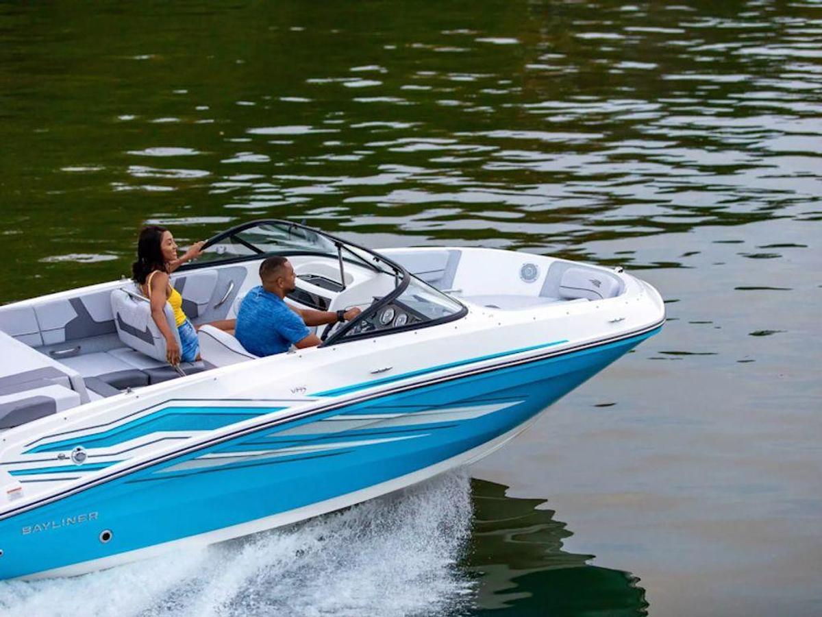 2025 Bayliner VR5 Bowrider Base