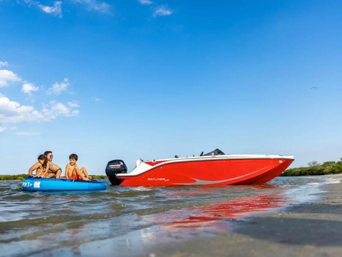 2025 Bayliner M19 Base