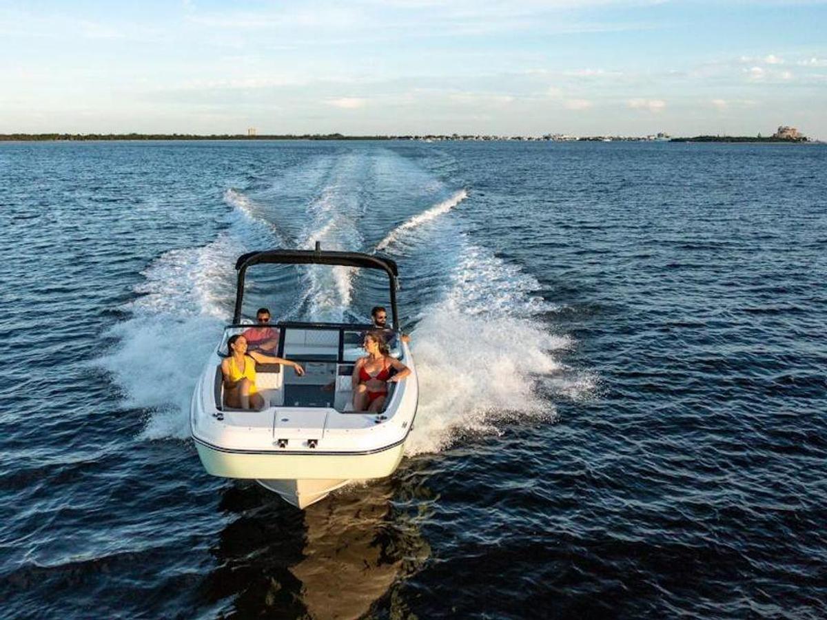 2025 Bayliner DX2250 Base