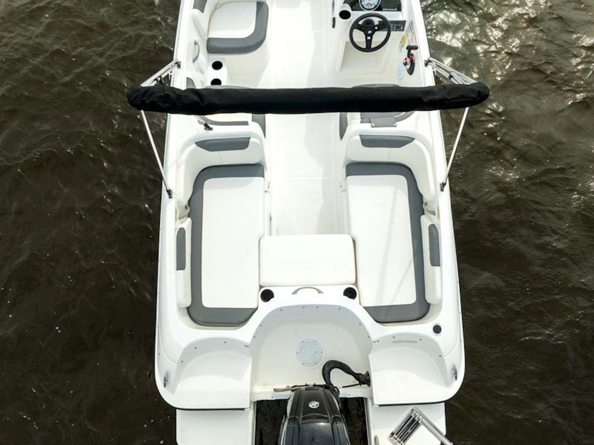 2026 Bayliner E18 Base