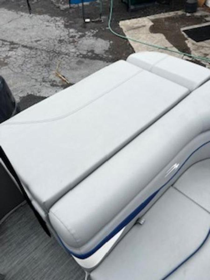 Used 2022 Bennington 22 SL (CONSIGNMENT) 11 ENGINE HOURS