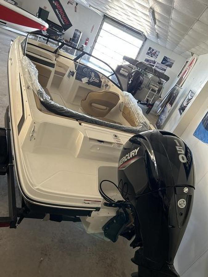 2023 Bayliner VR4 Bowrider - Outboard