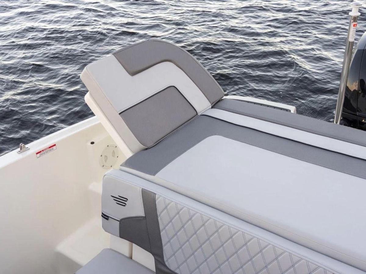 2026 Bayliner VR5 Outboard Base