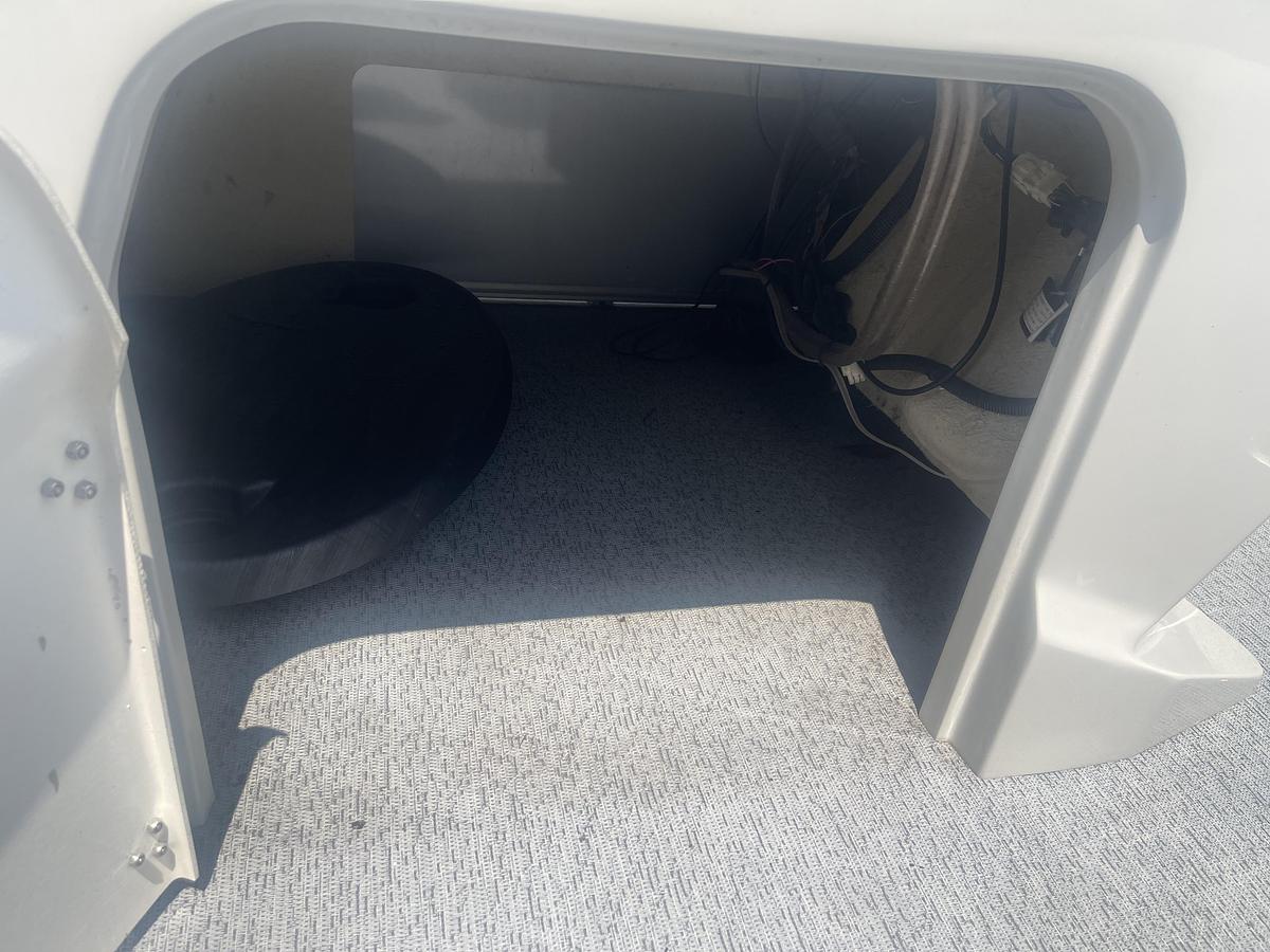 Used 2018 SYLVAN MIRAGE 8520 S TRI TOON