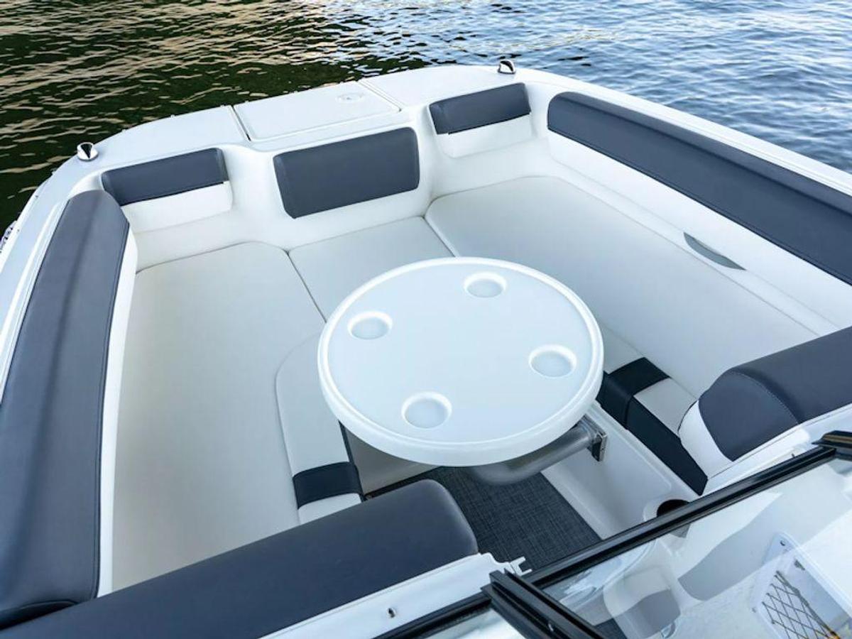 2025 Bayliner DX2000 Base