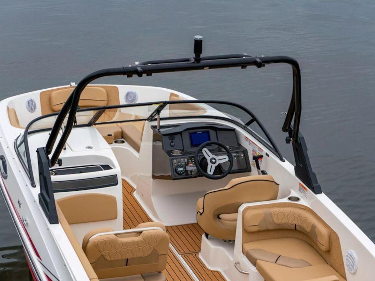 2025 Bayliner VR6 Bowrider Base