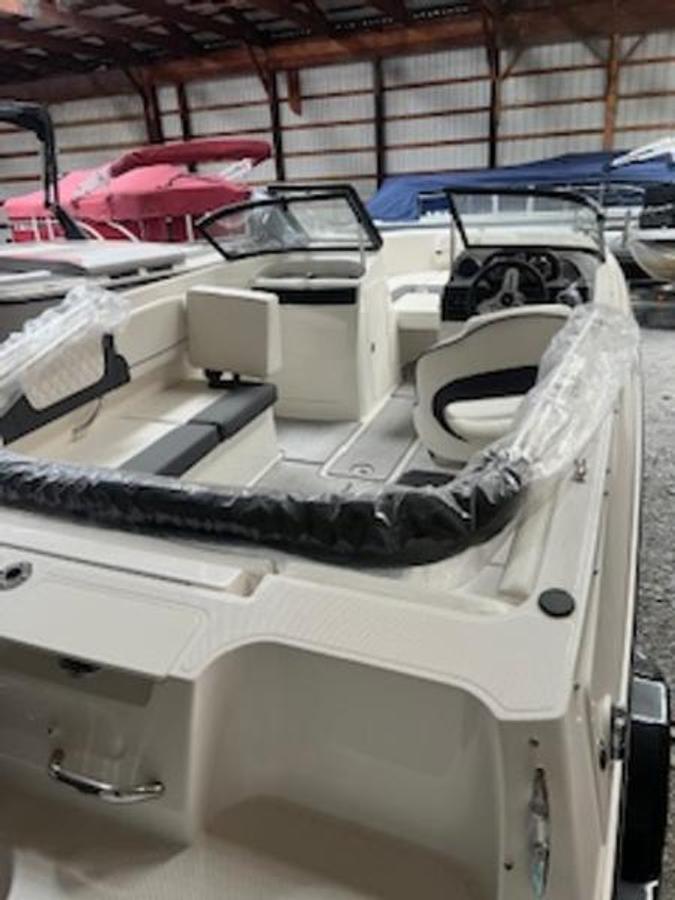 2024 Bayliner VR4 Bowrider - Outboard
