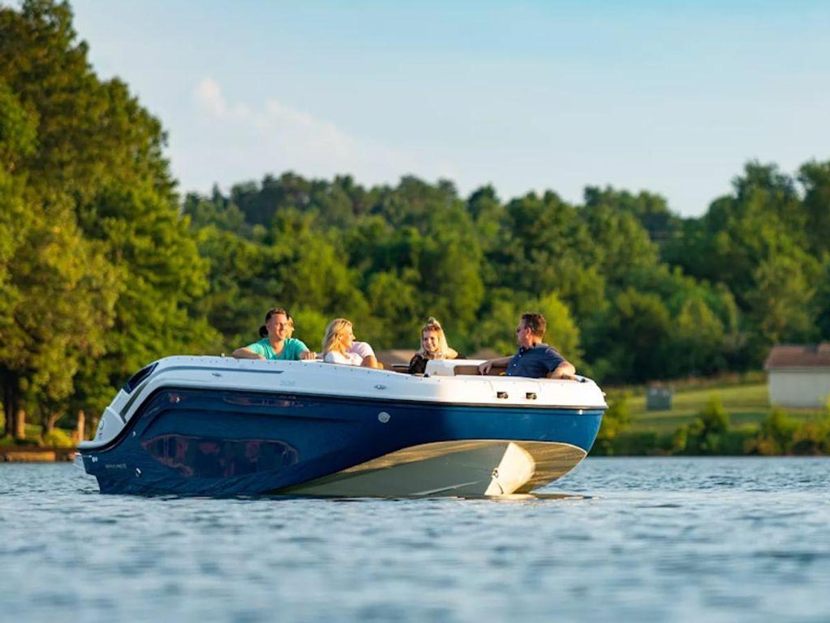 2025 Bayliner DX2200 Base
