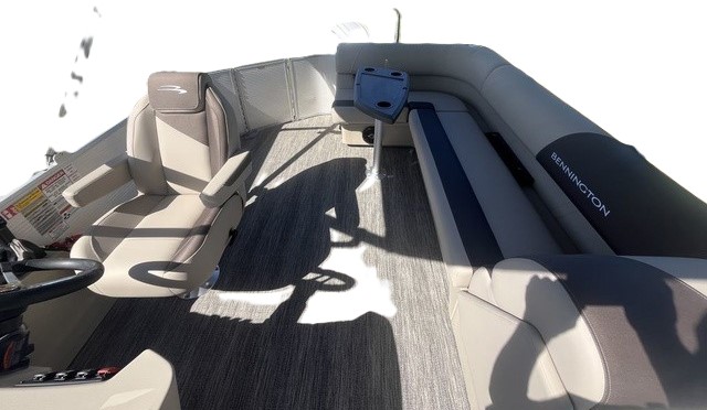 2027 BENNINGTON 22SL - FRONT FISH WITH ROD LOCKER AND SKI TOW BAR