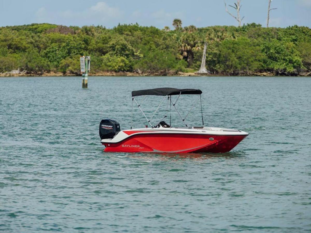 2025 Bayliner M15 Base