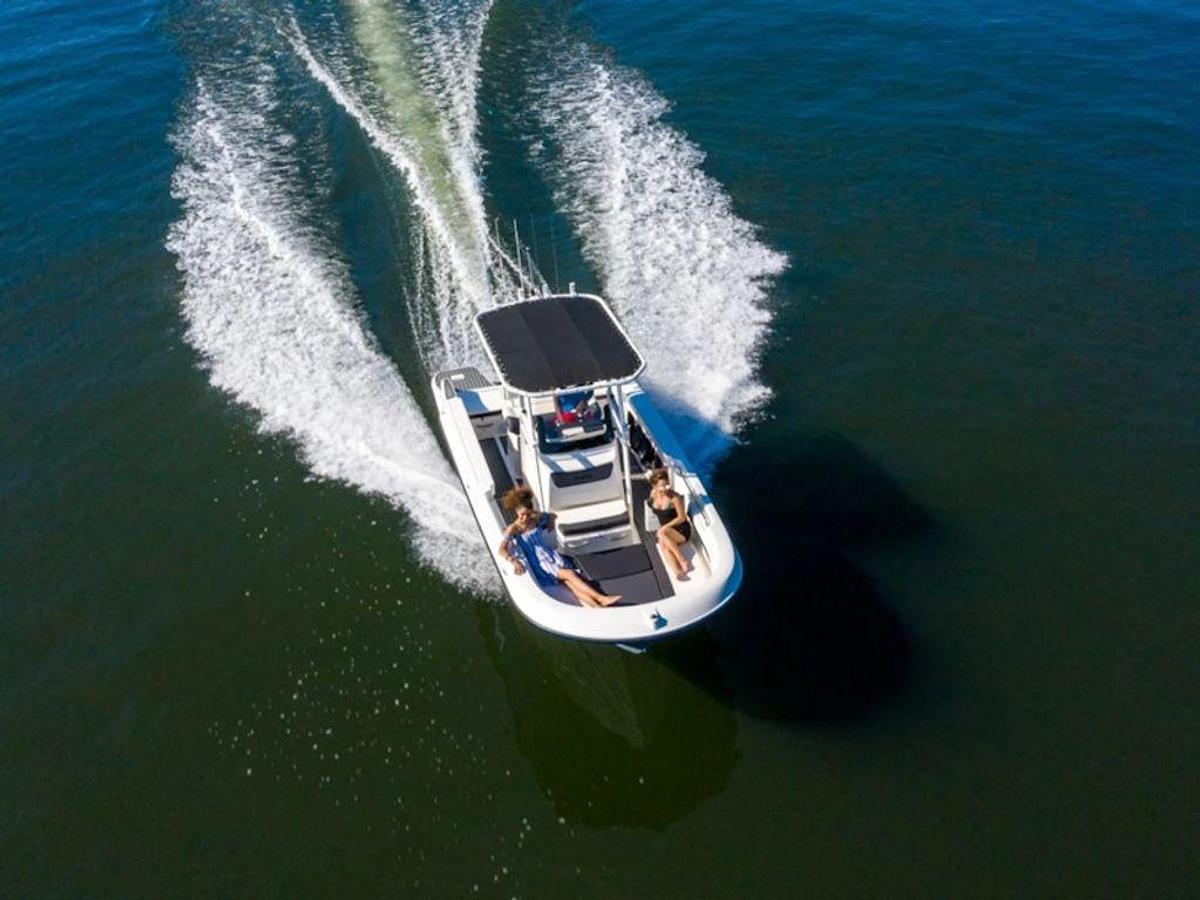 2026 Bayliner T22CC Base