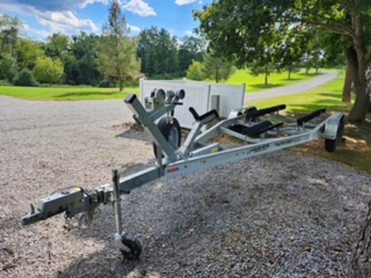 Used 2022 Load Rite 5 STARR Aluminum Tandem And Triaxle Bunk 5S-AC25T6300102LTB1