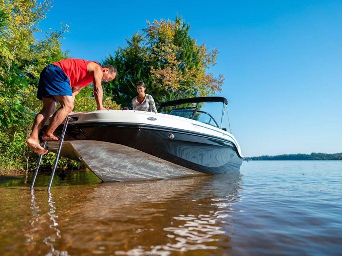 2025 Bayliner DX2000 Base