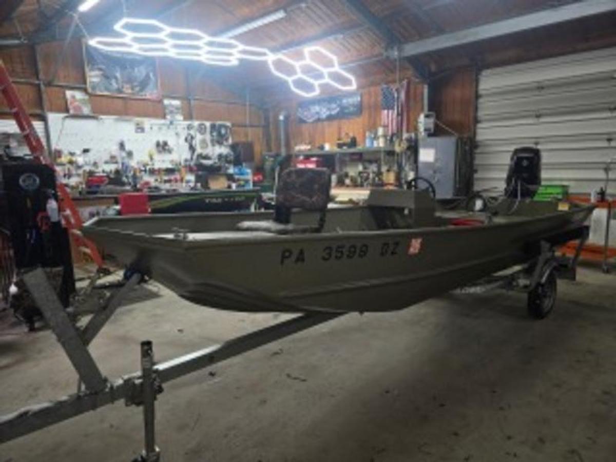 Used 2021 Lowe Boats L1648M Aura