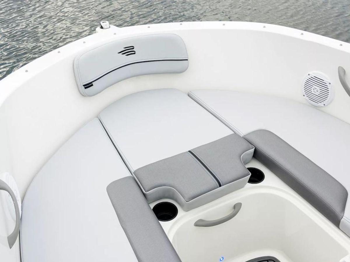 2025 Bayliner VR4 Bowrider Base