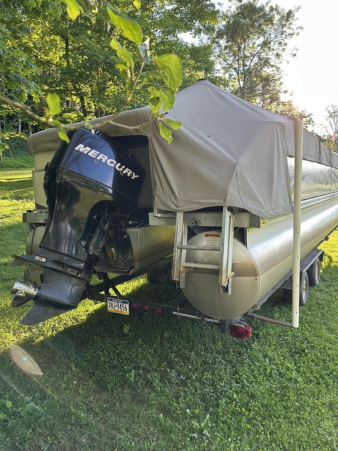 Used 2005 BENNINGTON 2575 RLX