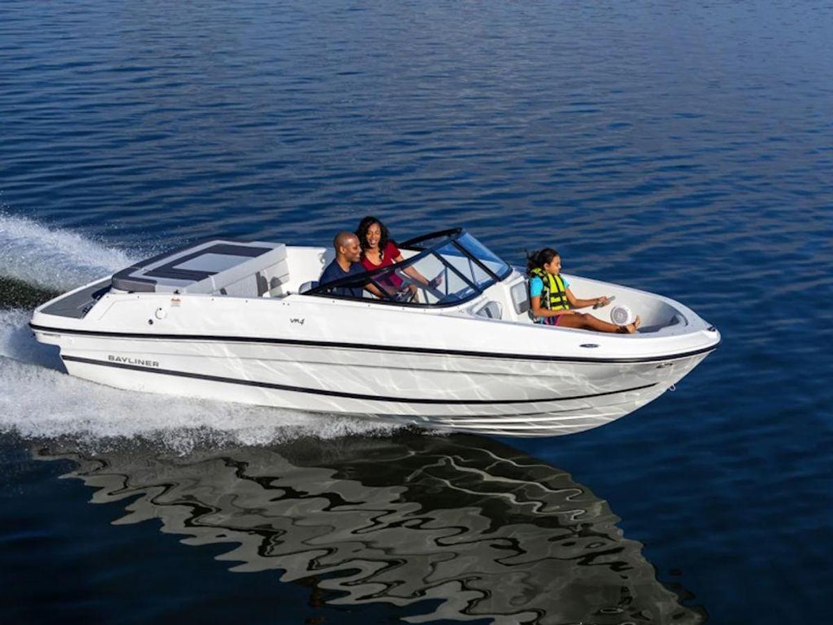 2025 Bayliner VR4 Bowrider Base