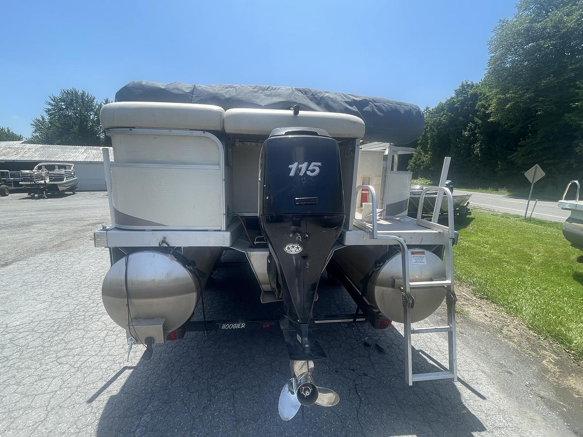 Used 2005 BENNINGTON 2575 RLX
