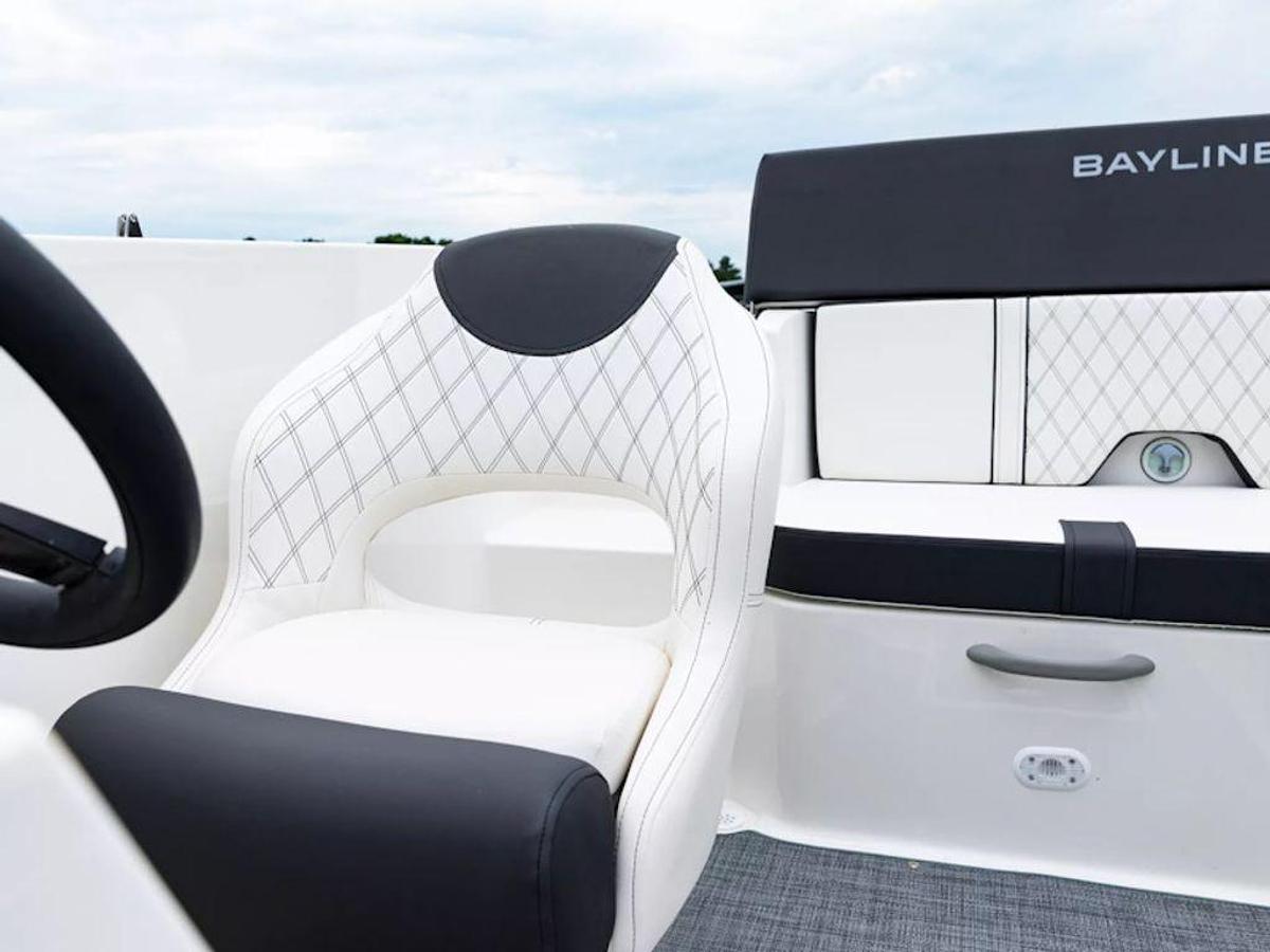 2025 Bayliner DX2000 Base