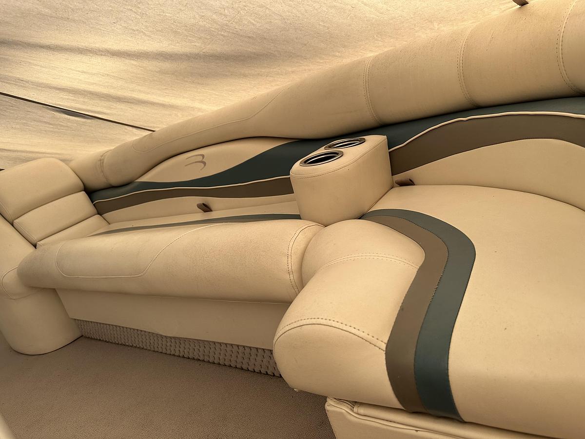 Used 2005 BENNINGTON 2575 RLX