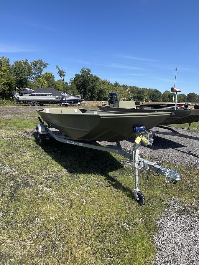 2026 Lowe Boats L1852MT AURA Tiller