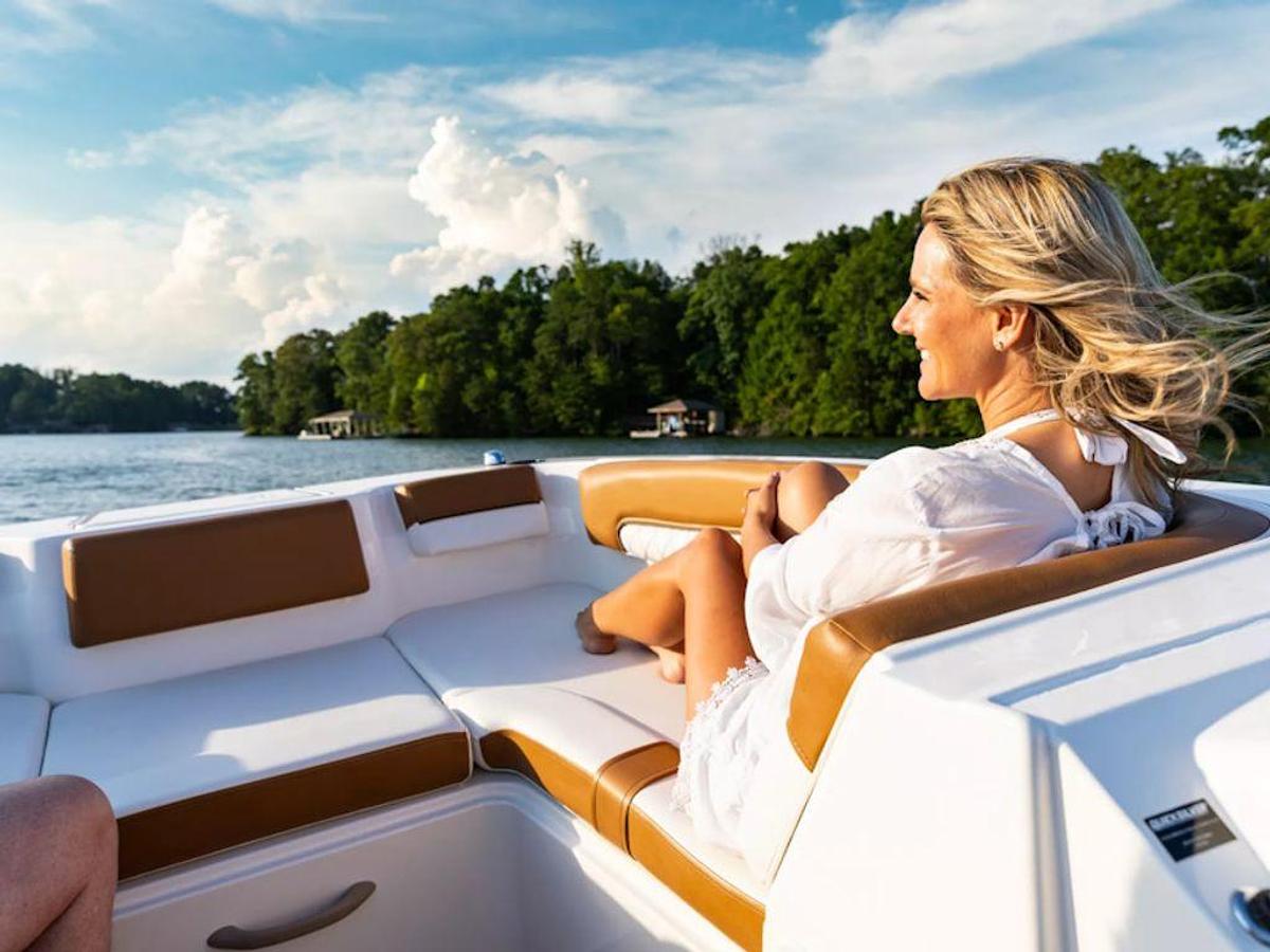 2025 Bayliner DX2200 Base