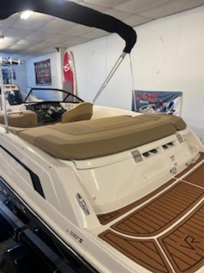 2024 Bayliner VR5 Bowrider