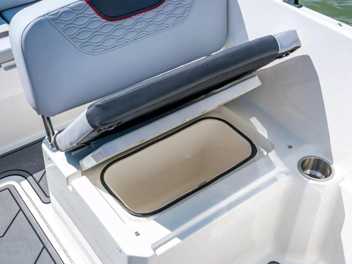 2025 Bayliner M19 Base