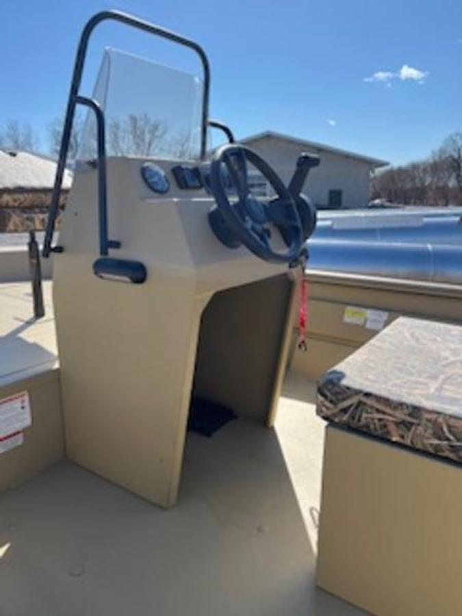 2025 Lowe Boats RX1870 Pathfinder