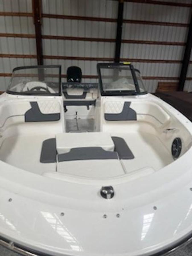 2024 Bayliner VR4 Bowrider - Outboard