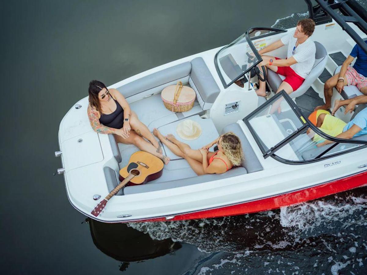 2025 Bayliner DX2050 Base