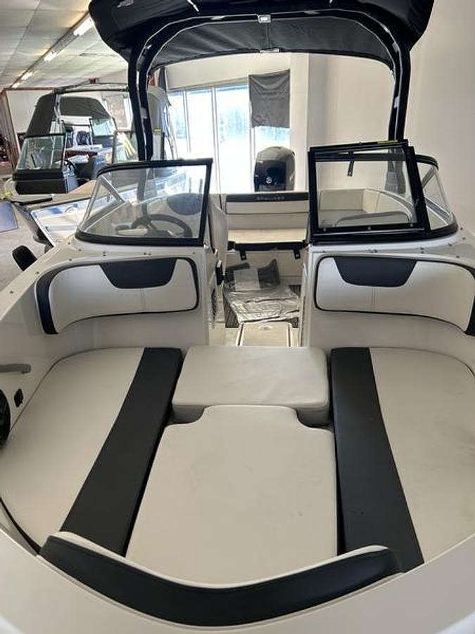 2023 Bayliner VR4 Bowrider