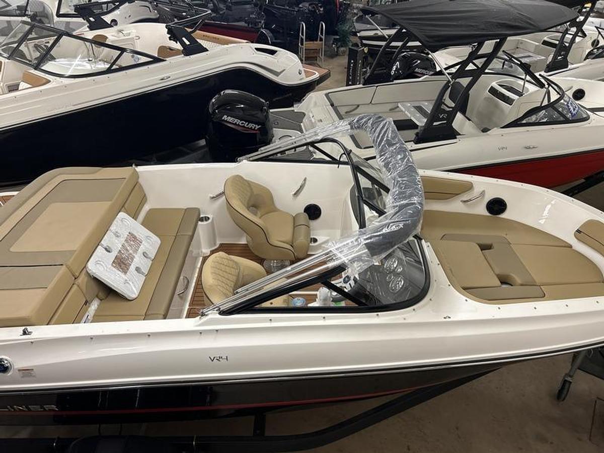 2024 Bayliner VR4 Bowrider I/O