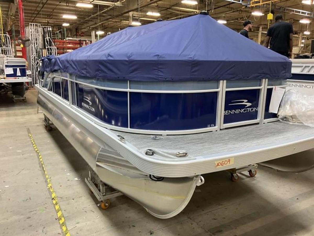2024 Bennington 22 SXSB