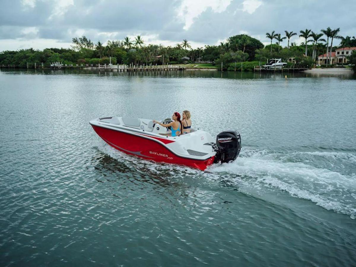 2025 Bayliner M15 Base