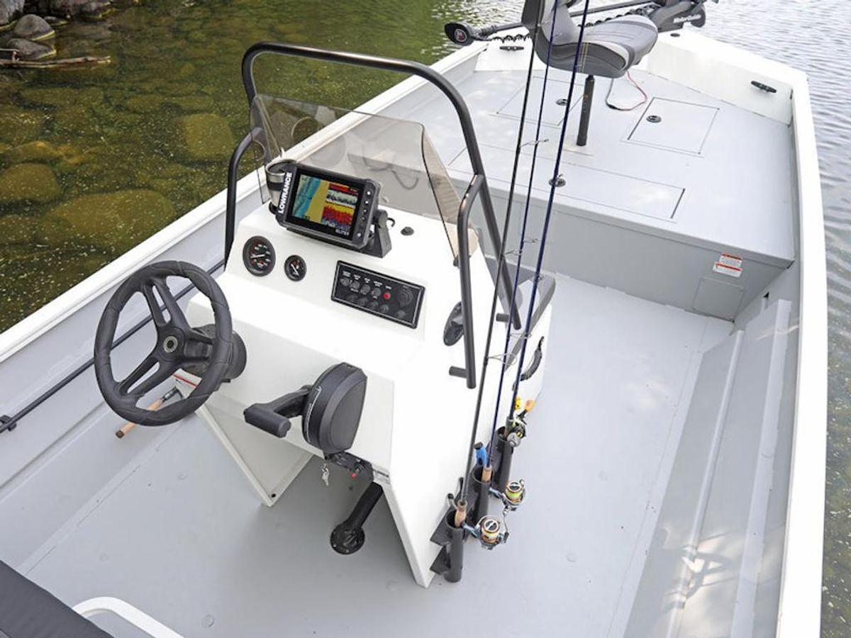 2026 Lund 2070 Predator CC