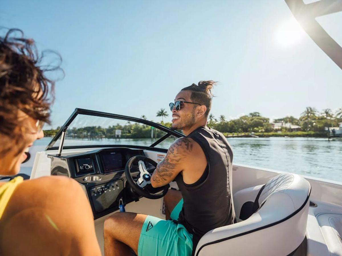 2025 Bayliner VR6 Bowrider - Outboard Base