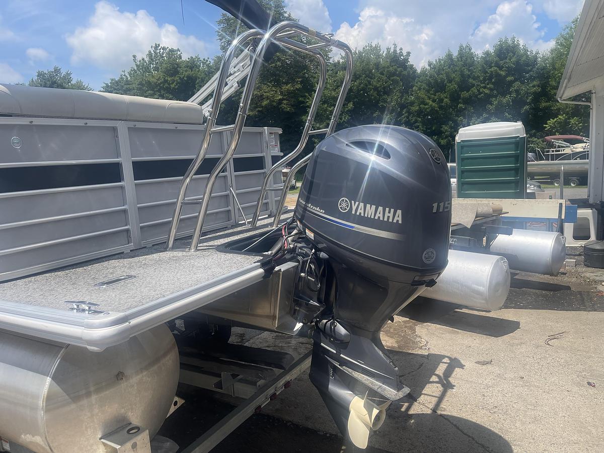 Used 2018 SYLVAN MIRAGE 8520 S TRI TOON