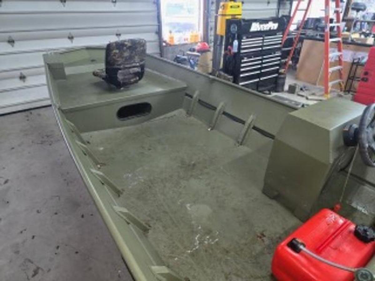 Used 2021 Lowe Boats L1648M Aura